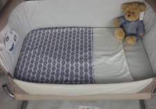 Copriletto trapuntato leggero Moses Basket fodera con schienale in pile cerchi B righe
