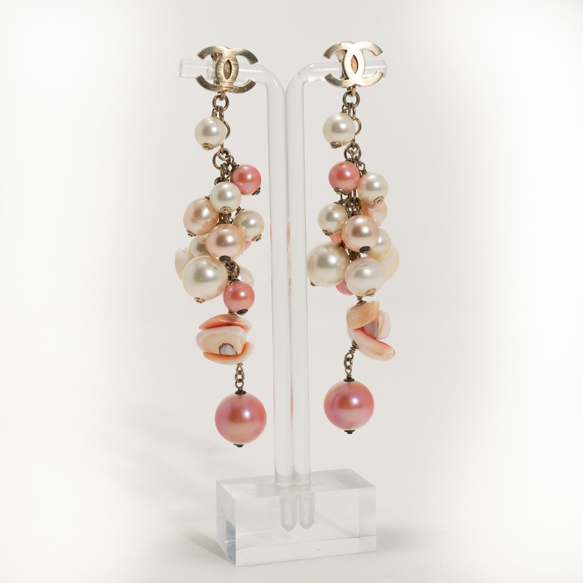 Pearl oyster CCロゴ クリスタル ピアス♪ CHANEL 07C Pink Faux Pearl & Shell Dangle Drop CC Logo Clip
