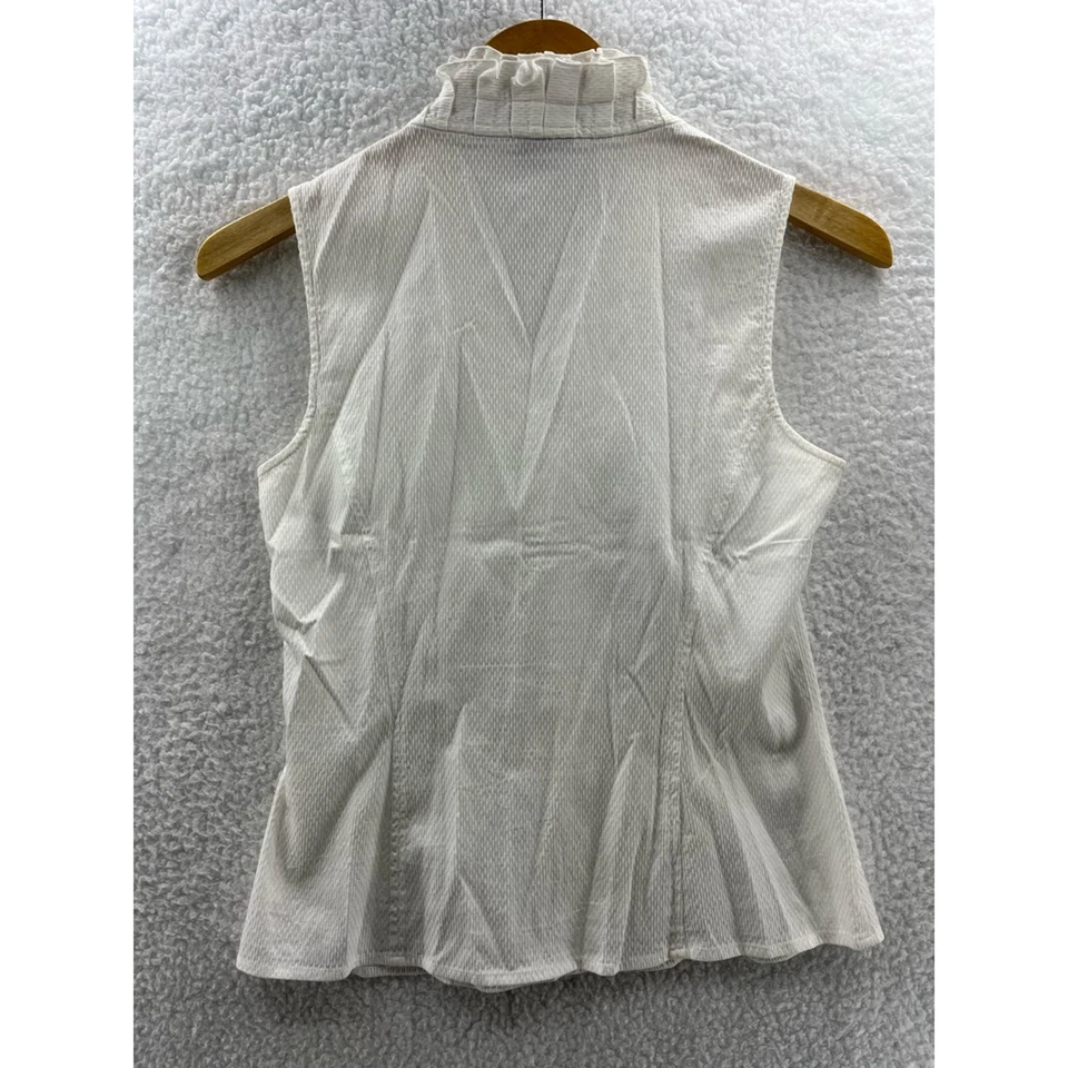 Camisa Etcetera Mujer Botón Frontal Blanca Texturizada Sin Mangas Cuello en V Elastizada 4 Foto 2 de 4