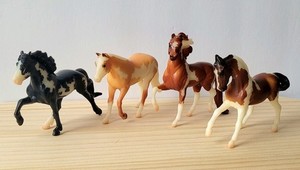 Breyer Stablemate Miniature Horse Set -Glow in the Dark Collection- 4 Horses