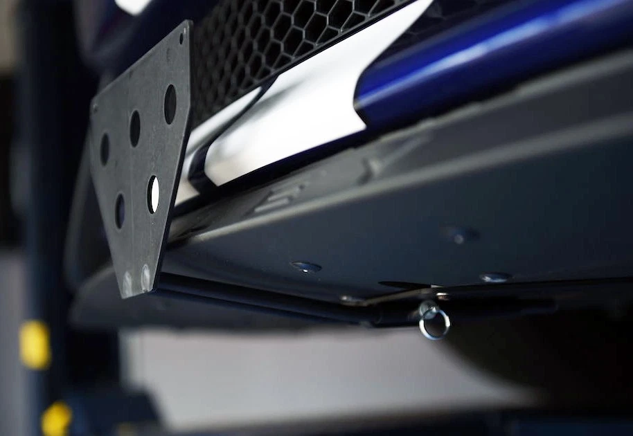 When you slide the entire plate bracket away, the mounting is not visible.