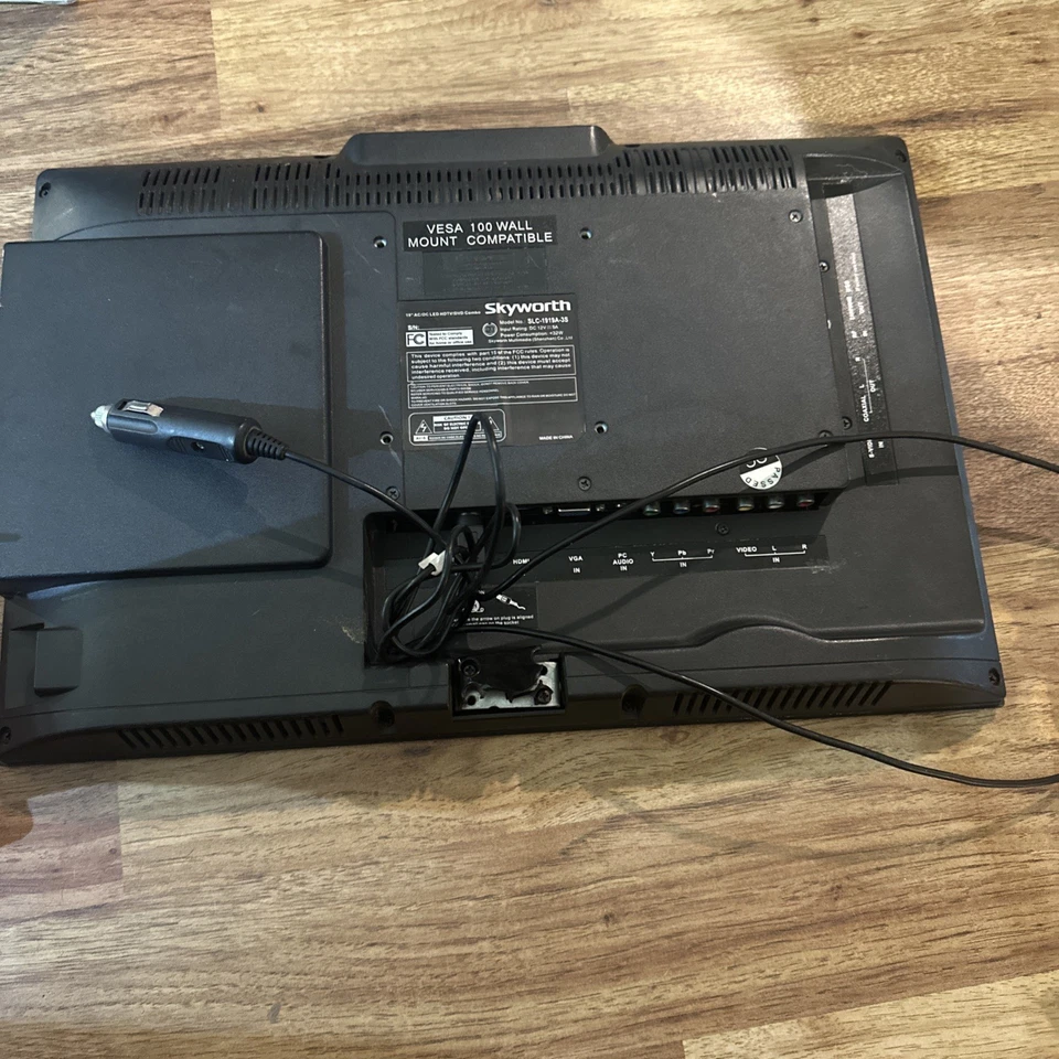 Skyworth SLC1921A 19" LED TV DVD Combo with AC/DC Power UNTESTED/ PARTS/REPAIR - Image 4 of 4