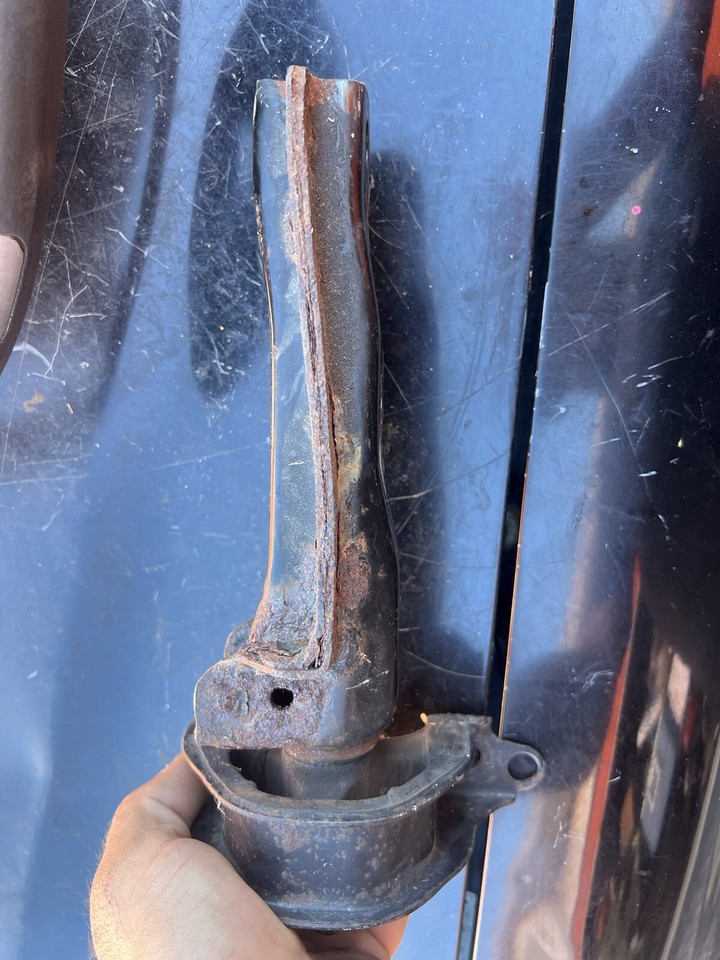 9295 HONDA CIVIC Eg ,Del Sol LOWER TRANSMISSION MOUNTING BRACKET A/T