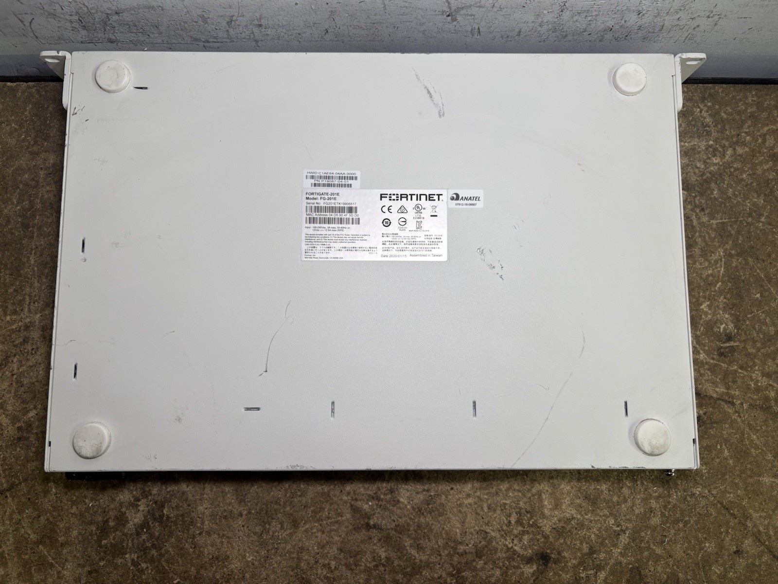 как выглядит Fortinet FortiGate 201E Security Firewall Network FG-201E 14-Ports Registered фото