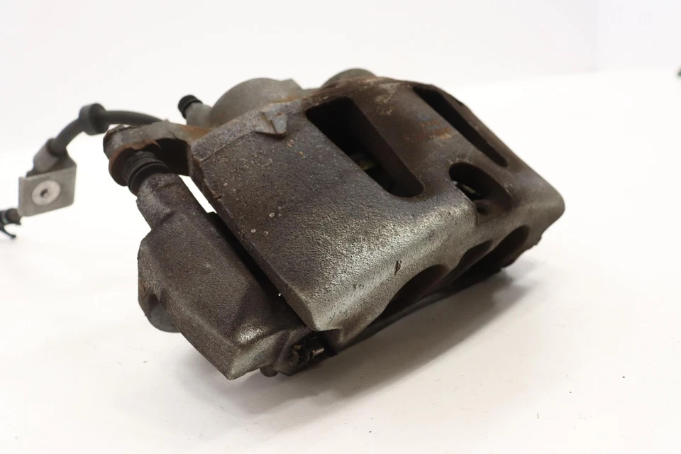 Chrysler Voyager 2020 conjunto de pinza de freno de disco del lado del pasajero delantero derecho OEM Foto 3 de 4