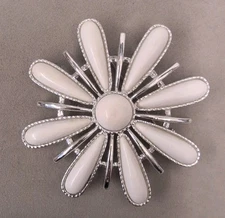 Costume Jewelry Sarah Coventry 1973 Snow Blossom Flower Brooch Pin Silver White