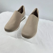 Walking Cradles Sneakers Women's 7.5 Wide Slip On Dash Light Taupe W-137303 NIB 