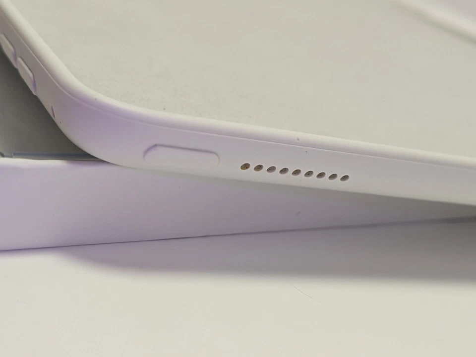 Силиконовый чехол Apple для 9,7 дюйма iPad Pro (белый) M - Изображение 3 из 4