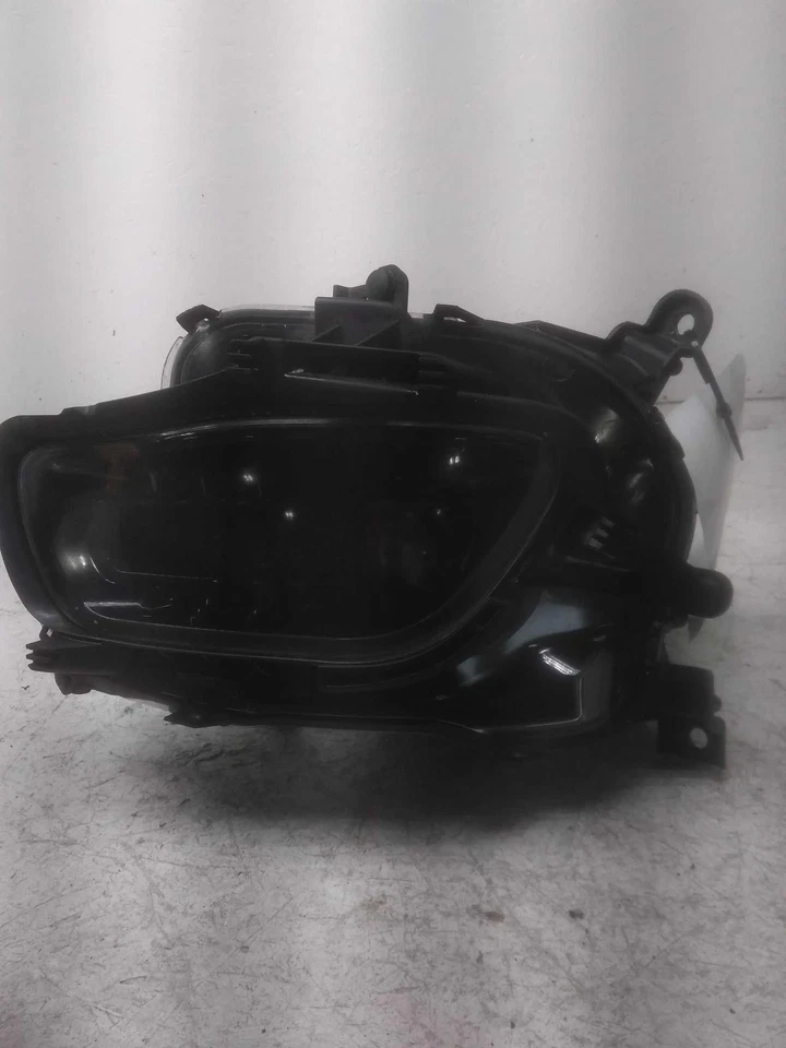 Used Right Headlight Assembly fits: 2017 Jeep Cherokee bi-xenon HID Right Grade - Image 2 of 4