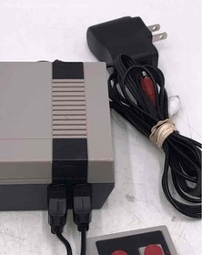 Nintendo NES Entertainment System Home Console 2 Controllers & Power Adapter