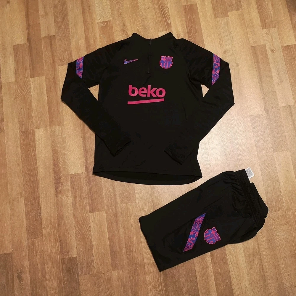 FC Barcelona Tracksuit 2021/22 Größe Kindergröße XL entspricht XS 2021/22 Nike