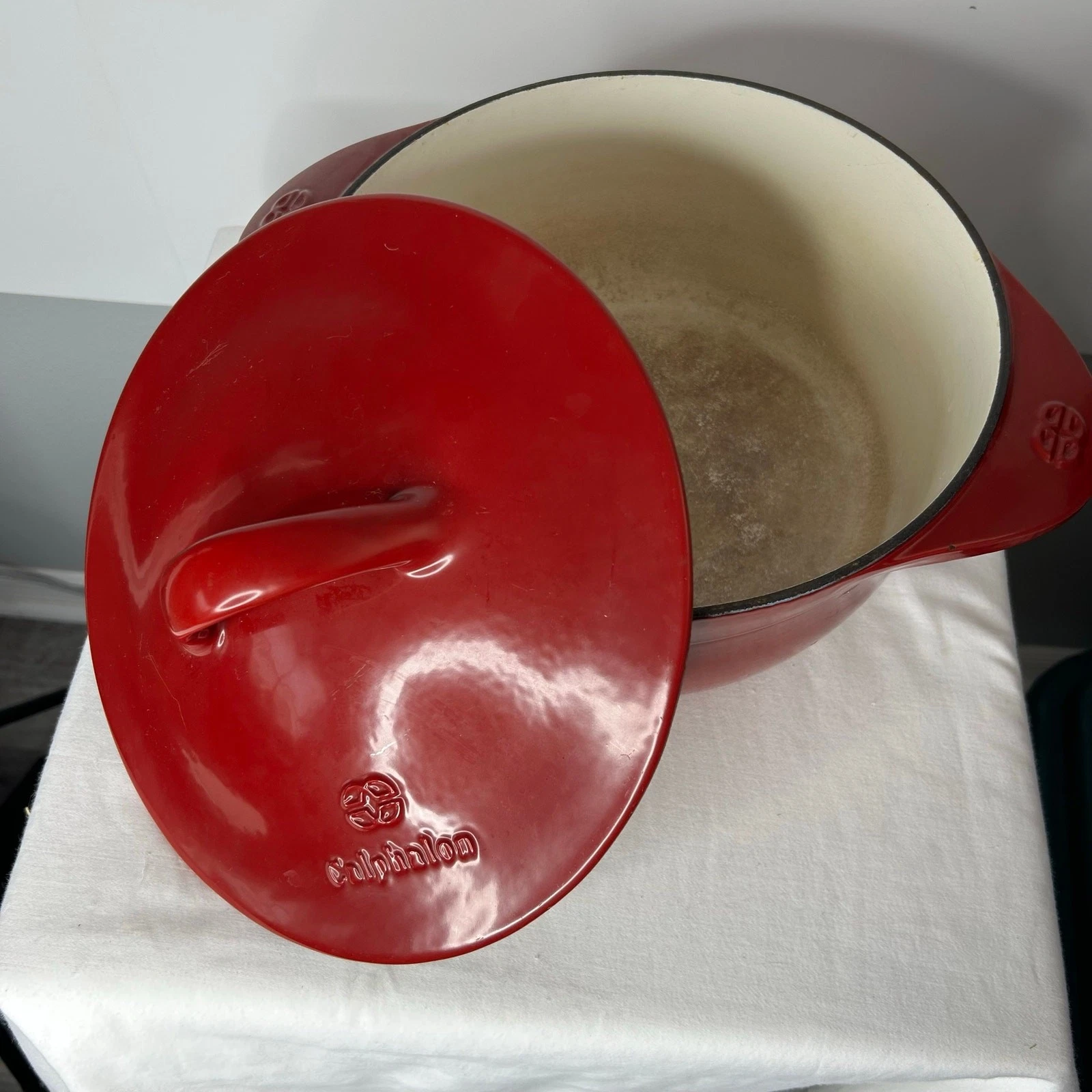 Calphalon Red Enameled Cast Iron Dutch Oven 4–5 Qt Round w/ Self-Basting Lid