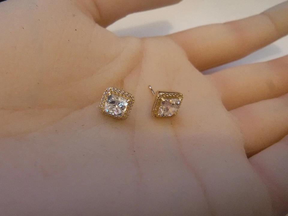 Aretes Estate de oro amarillo de 14 K firmados por Pandora G585 ALE con halo cuadrado Foto 2 de 4
