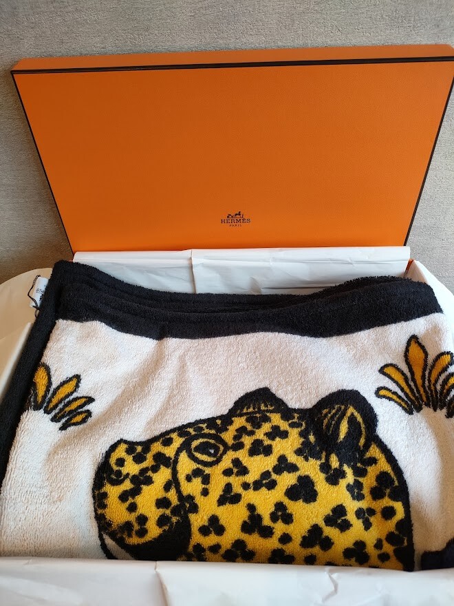 稀少 HERMES-PARIS 豹デザイン バスタオル 約65×90 HERMES Paris Beach Towel Leopards Print Bath Towel Blanket