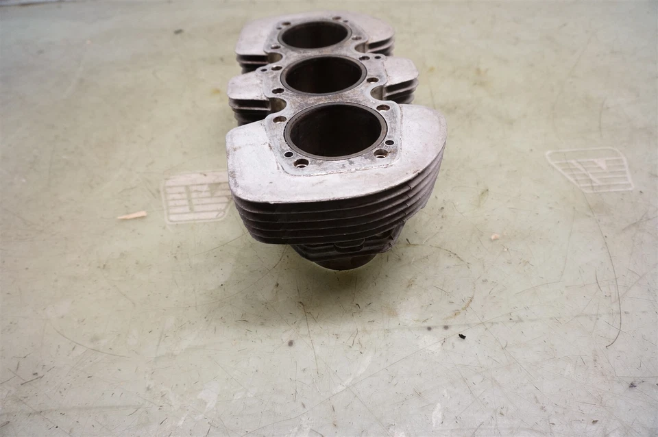 Triumph Trident T160V T160 160 E T T160R 1975 750cc triple *2090 cilindro Foto 3 de 4