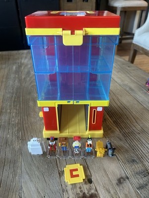 Disney Crossy Road Prize Machine With Coin And Figures