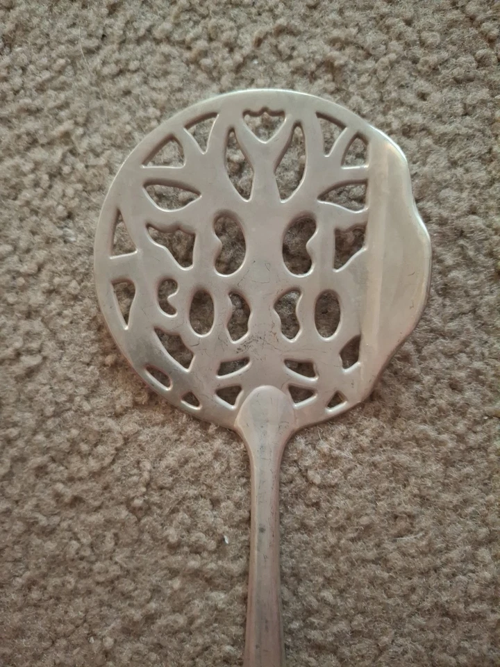 Vtg. Cape Cod Silverplated Cranberry Tomato Serving Spoon Knife Pre-owned Used. - Image 3 of 4