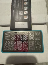 Maniology Stamping Plate M195 Secret Garden XL: Pick Me