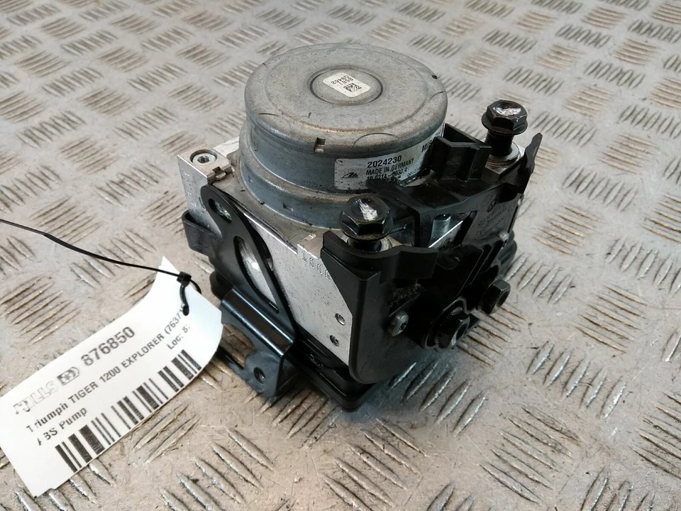 Bomba TRIUMPH TIGER EXPLORER XRX 1200 2016 ABS T2024230 Foto 2 de 4