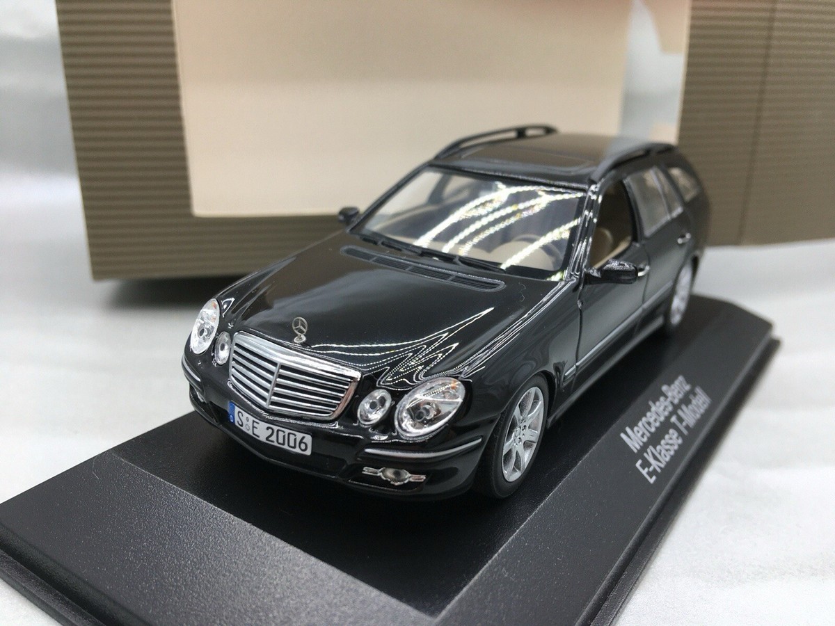 ミニチャンプス1/43 メルセデス・ベンツ Eクラス 2002年式 W211型 🇺🇦 1:43 Minichamps W211 Mercedes e320 211 2002 2003 E 1/43