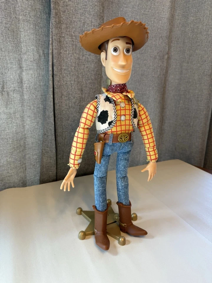 16英寸迪士尼皮克斯Thinkway会说话的伍迪娃娃玩具总动员支架或壁挂62791 — 第 2/4 张图片