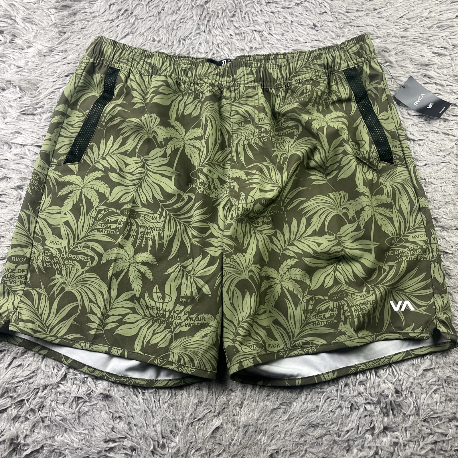 RVCA Kevin EW 17” Hybrid Shorts Green Floral Print Mens Size Large NWT