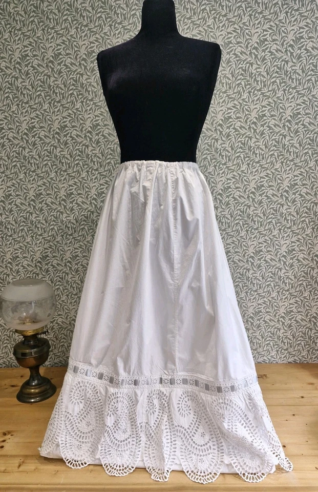 ANTIQUE PETTICOAT EDWARDIAN VICTORIAN BRODERIE ANGLAISE WHITE COTTON SKIRT - Image 2 of 4