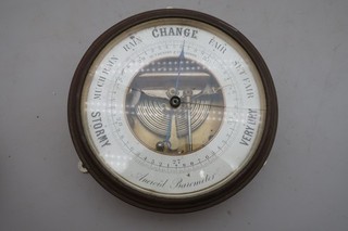 #E Vintage Metal Cased W T Hendry & Co. London Aneroid Barometer