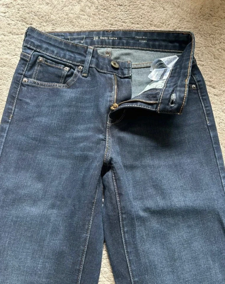 Jean Levi's Femme demi curve, taille W26 L32 - Photo 2/4