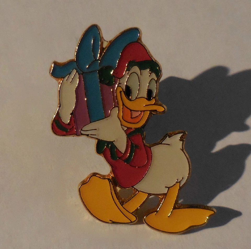 Disney Pin DS Mickey & Friends An Enchanted Christmas 1998 Tin Set - Donald Only - Image 2 of 3