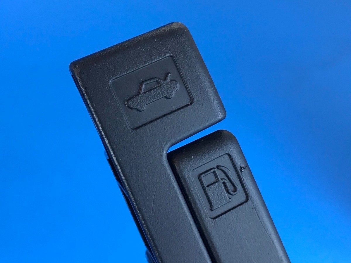 08-15 MITSUBISHI LANCER EVOLUTION EVO X TRUNK FUEL TANK LID