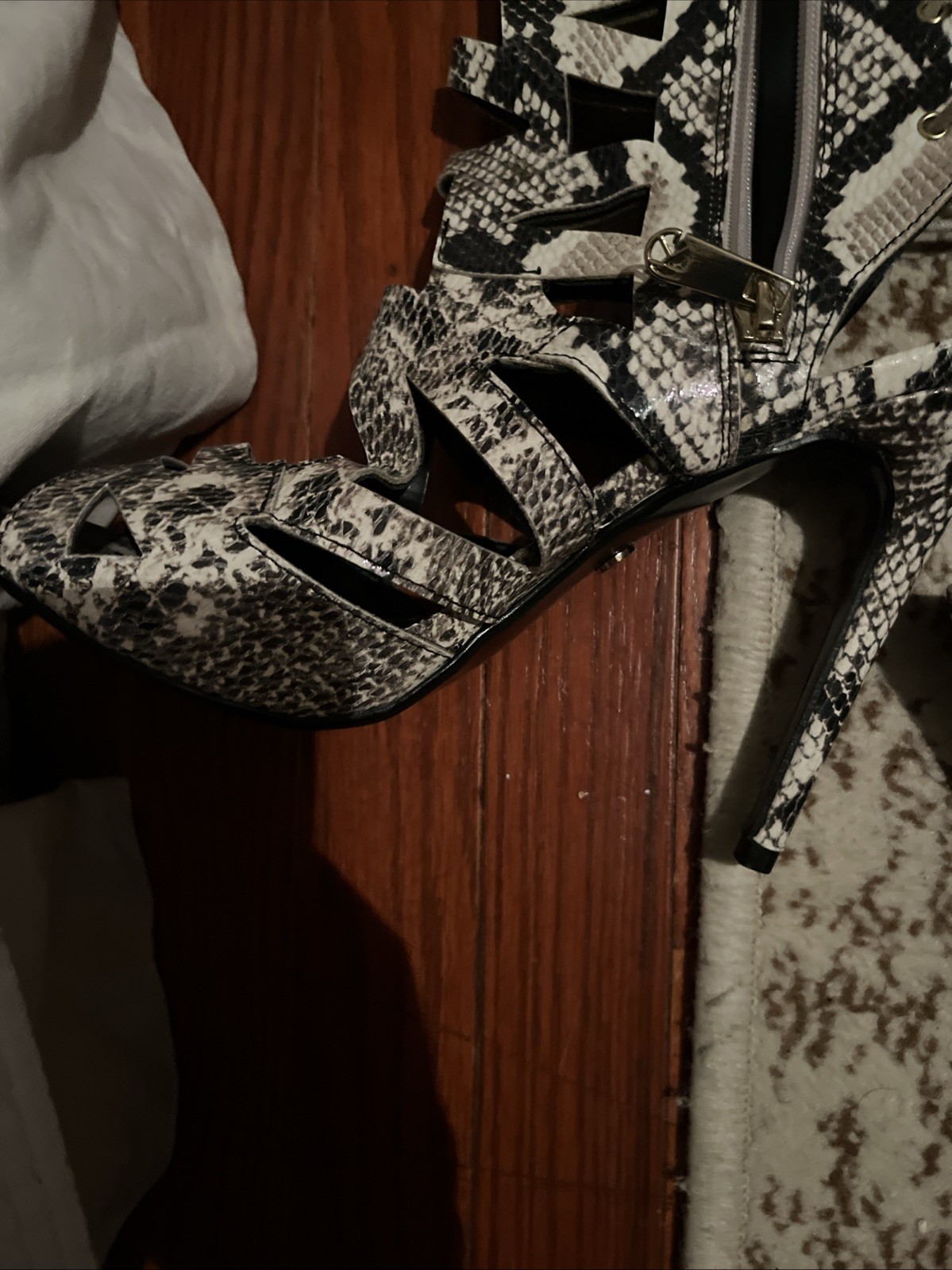 MICHAEL Michael Kors Sofia Gladiator Samdals- Sna… - image 3