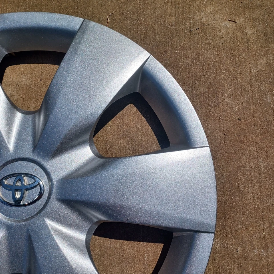 Tapacubos Toyota Yaris 2006-2008, rueda 15", 42602 52320, 61141 repintado reparado Foto 3 de 4