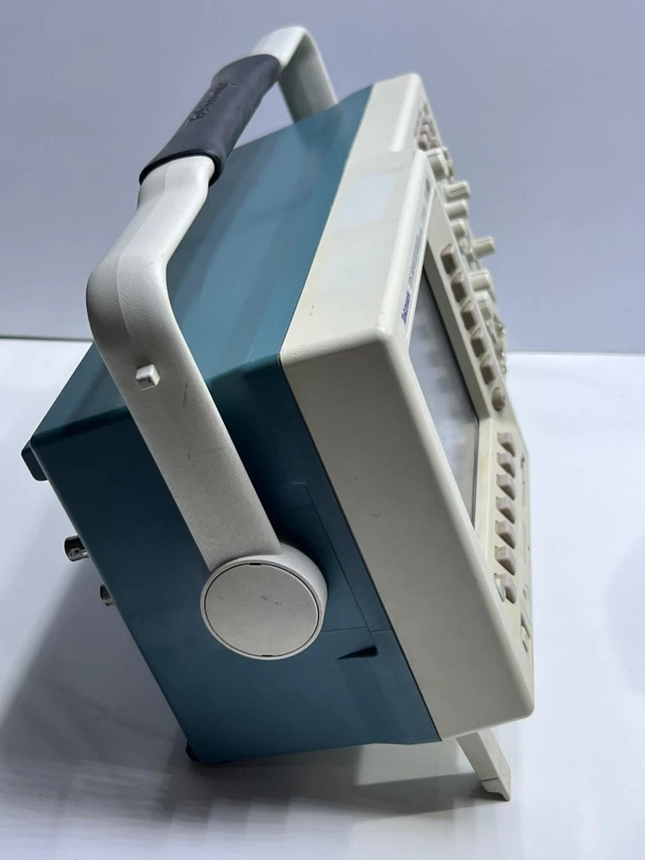 Tektronix TDS3034B 300MHz, 2.5GS/S 4-Ch Digital Phosphor Oszilloskop (Zu Teile) - Bild 4 von 4