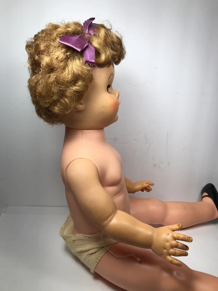 Muñeca vintage 22 pulgadas de alto pelo rojo ojos dormidos moño púrpura Foto 3 de 4