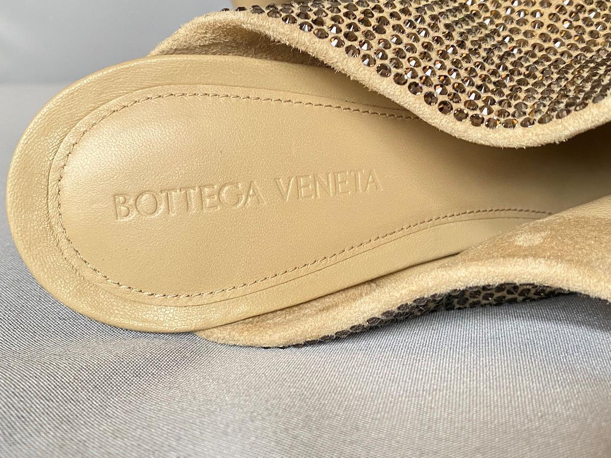 サンダル・ミュール Bottega Veneta Embellished suede Sparkle Dot Sock mules Bottega Veneta Embellished Suede Sparkle Dot Sock Mule – LOZURI®
