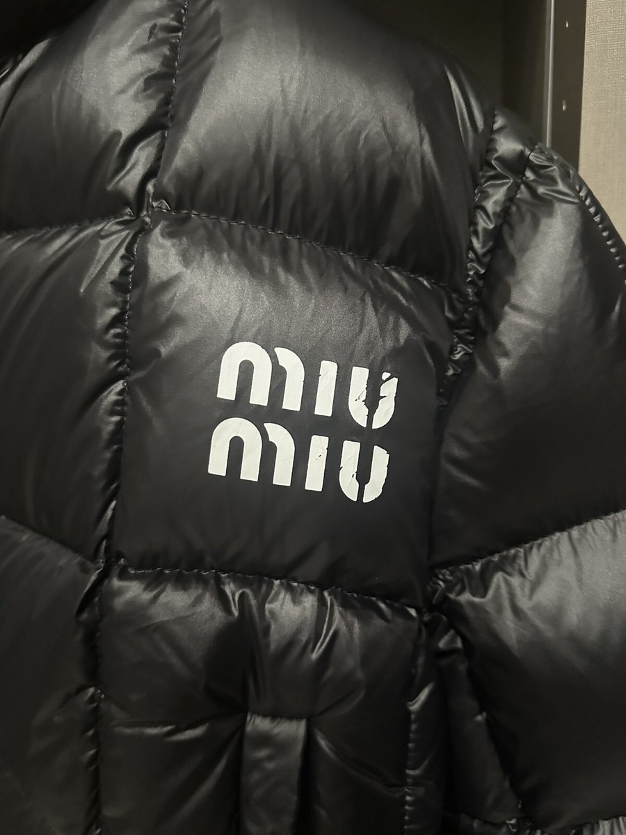 ダウンジャケット・コート MIU MIU LOGO DOWN JACKET Miu Miu logo-jacquard Puffer Jacket | Grey | FARFETCH