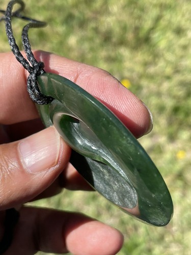 Nephrite Greenstone Pounamu Des HETHERINGTON's 'Stylised Bird DISC' JADE PENDANT - Picture 5 of 15