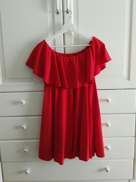 Vestido rojo volante hombros talla unica,nuevo etiq