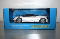 "Scalextric C4399 Pagani Huayra Roadster BC \"Metallic Pearl White\" 1:32"
