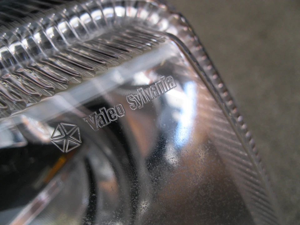 05-10 Chrysler 300C SRT-8 Right Passenger Side Xenon Headlight (04805758AH) — 第 2/4 张图片
