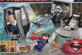 NISB LEGO DC Comics Super Heroes: Superman: Black Zero Escape (Item# 76009)