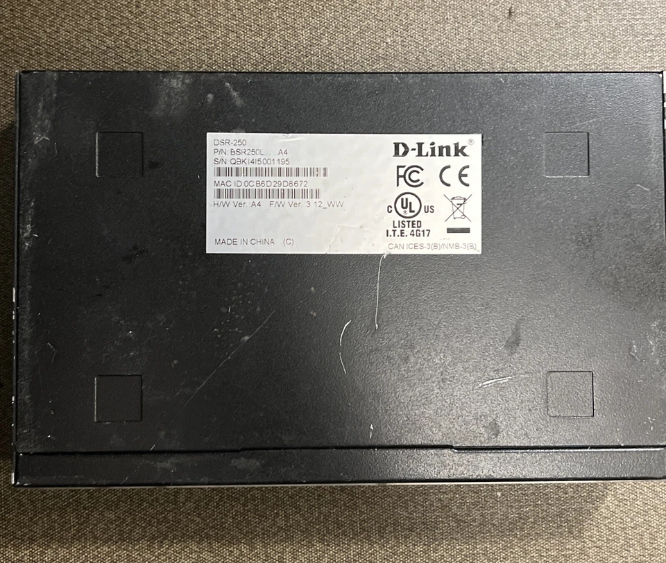 D-Link DSR-250 8-Port Wired Gigabit VPN Router - Image 3 of 4