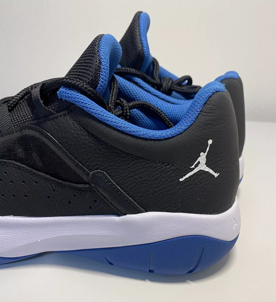 Nike jordan deals 11 blue