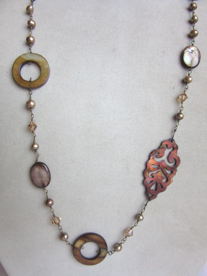 Dyed Tan Freshwater pearl, carved shell linked long chain necklace - 32" length - Image 3 of 4