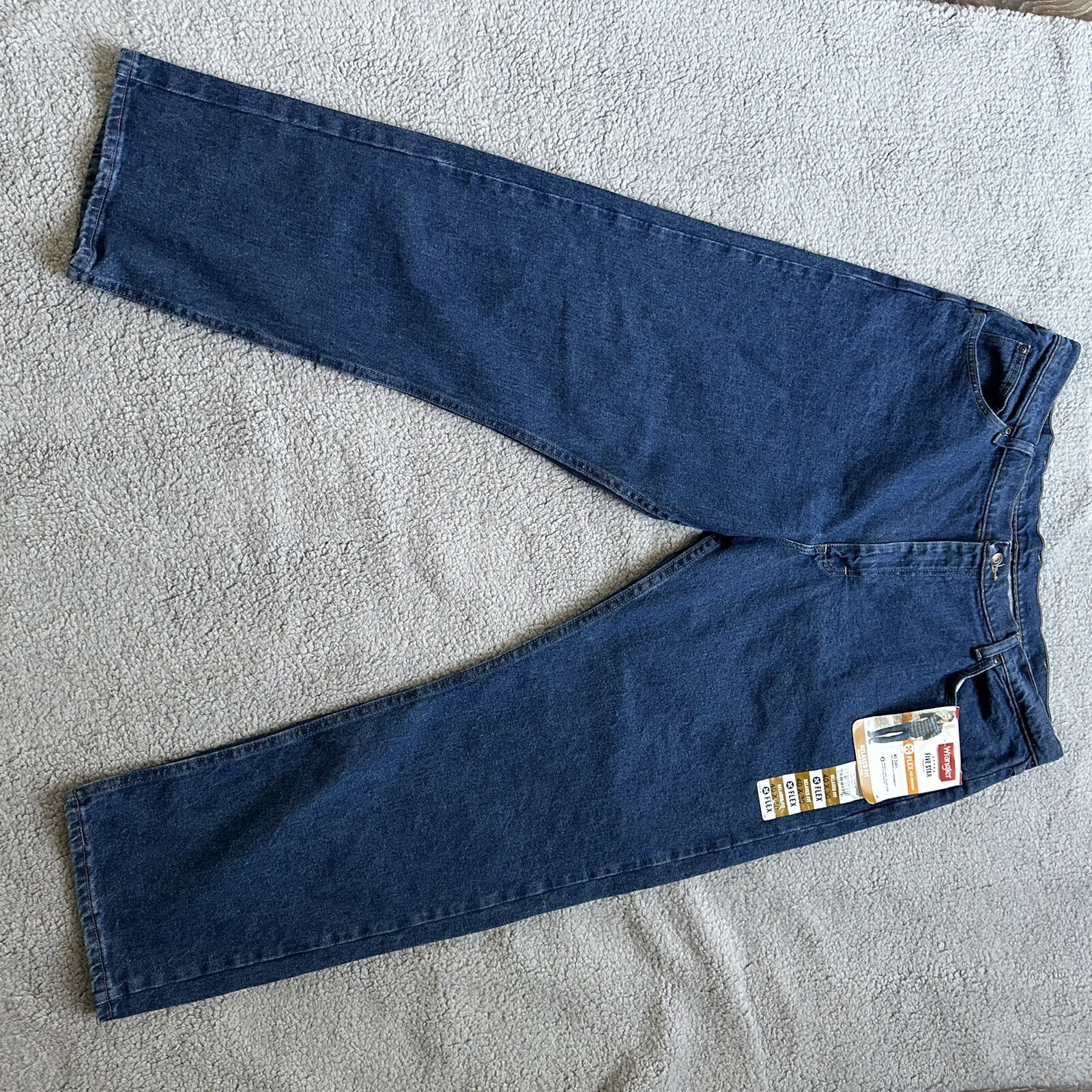 NWT Wrangler Mens Jeans Five Star Relaxed Fit Flex 40x30 Medium Wash