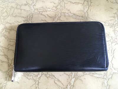 $970 Louis Vuitton Black Leather Epi Zippy Wallet EUC