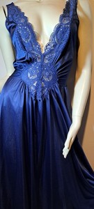 Stretch Top Olga Peignoir Set Navy Blue Medium Beautiful Lace