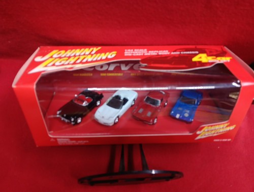 Set 4 box auto Johnny Lightning Chevrolet Corvette 2002 include spedizione gratuita - Foto 2 di 6