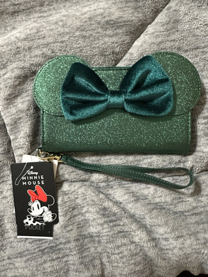 Bioworld Green Disney Minnie Mouse Clutch Wallet